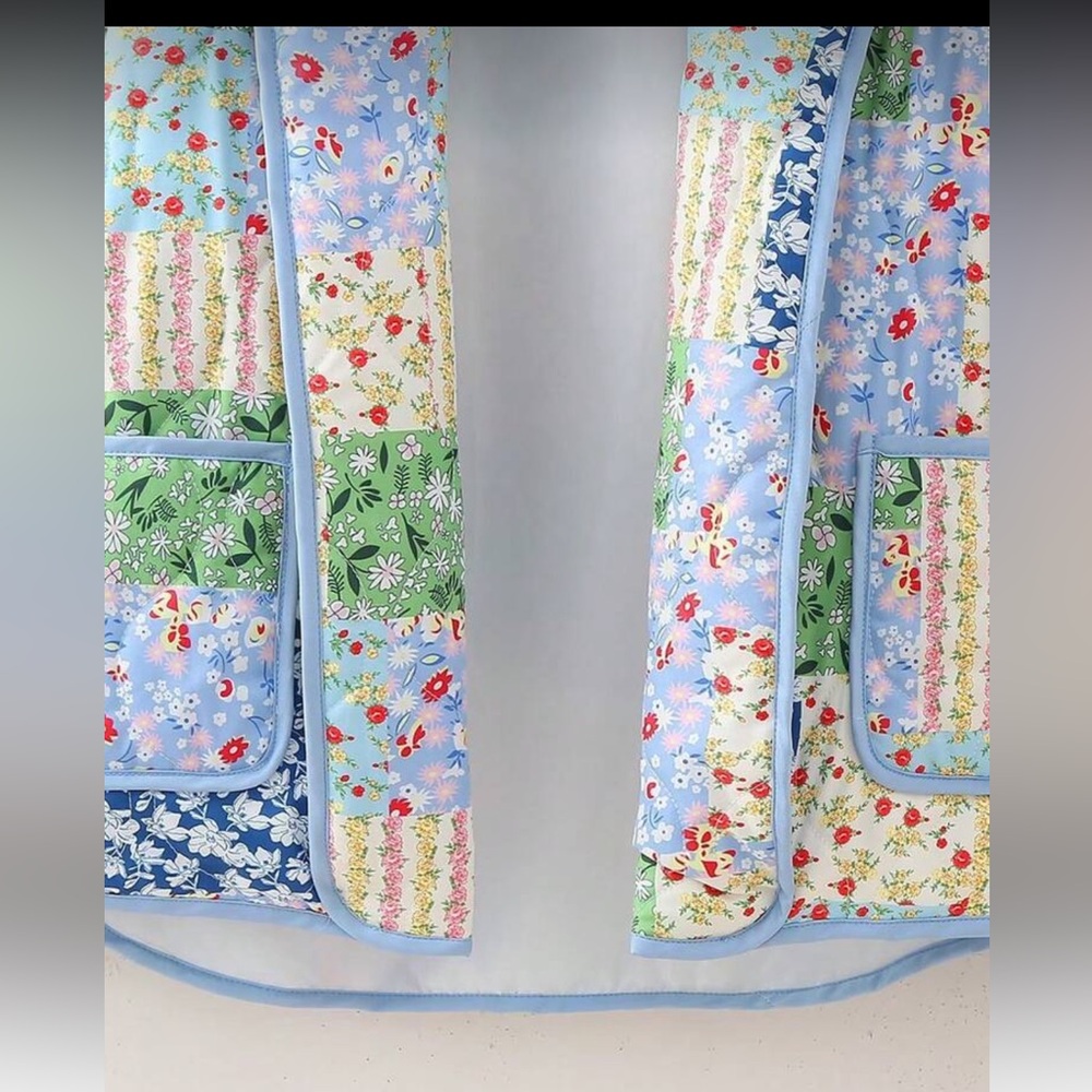 Double-Pocketed Floral patchwork
Jacket With Shaw… - image 5